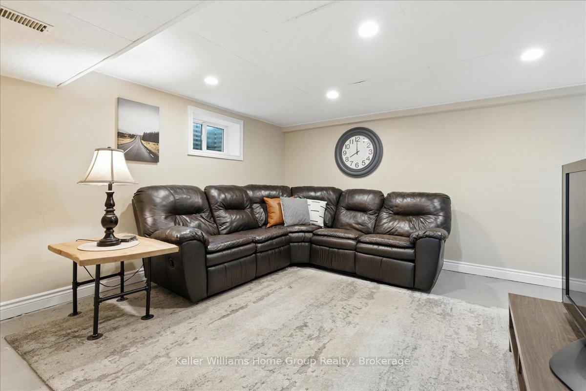 Photo 22 of 7637 Wellington 7 Road, Mapleton, Rural Mapleton — HOMEH