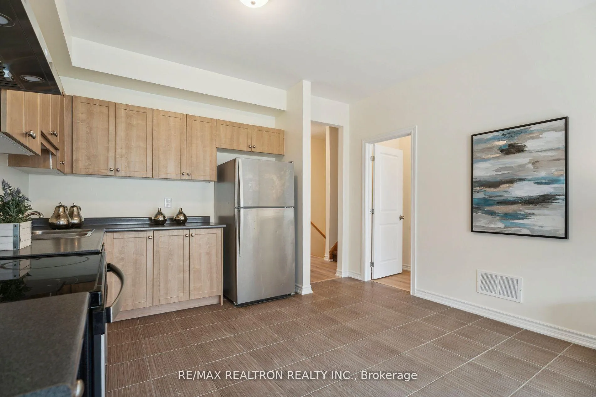 Photo 13 of 151 Isabella Drive, Orillia — HOMEH