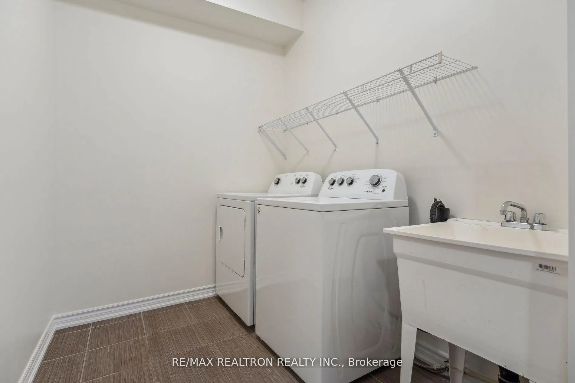 Photo 40 of 151 Isabella Drive, Orillia — HOMEH