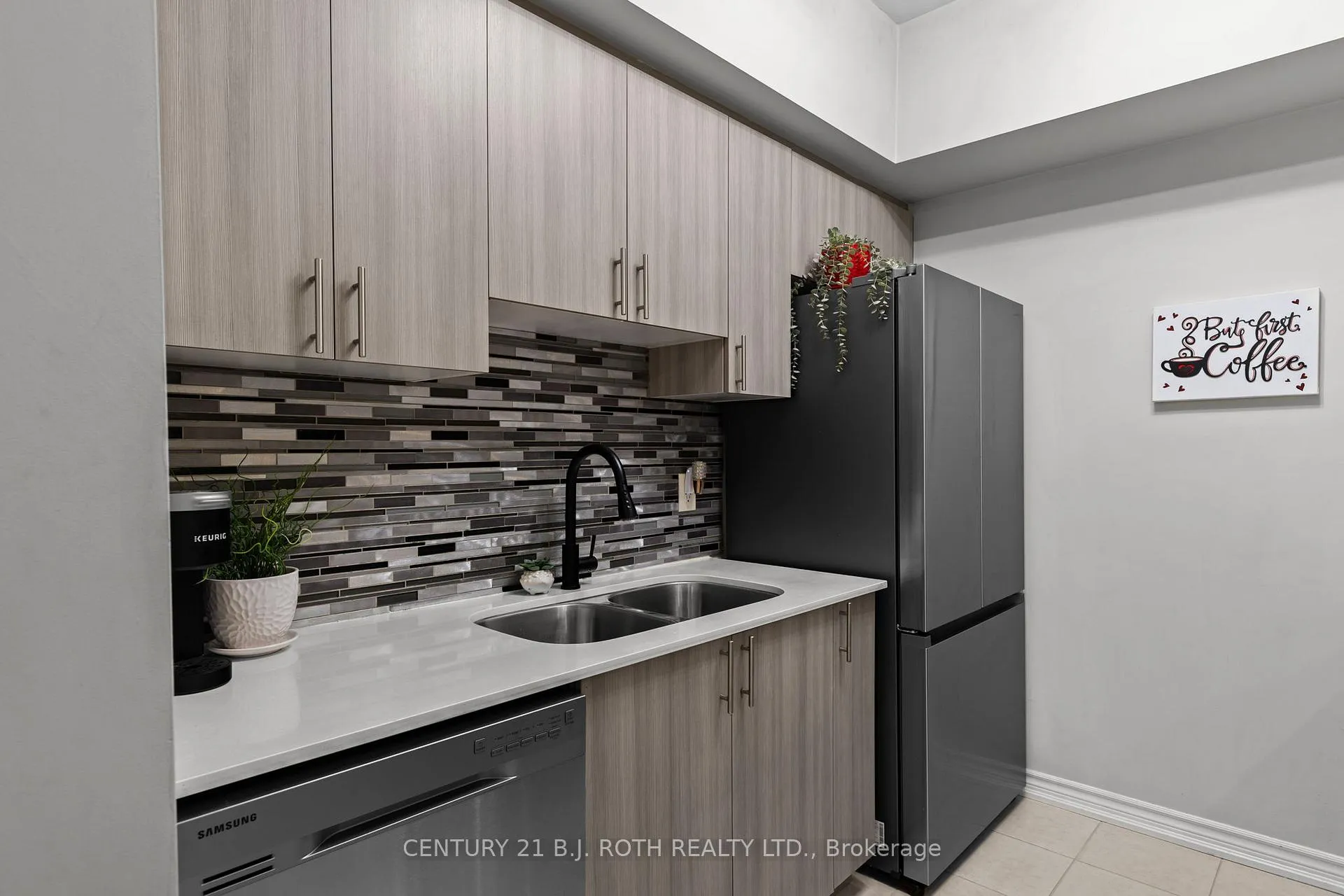 Photo 10 of Unit 304, 5 Greenwich Street, Barrie, Ardagh — HOMEH