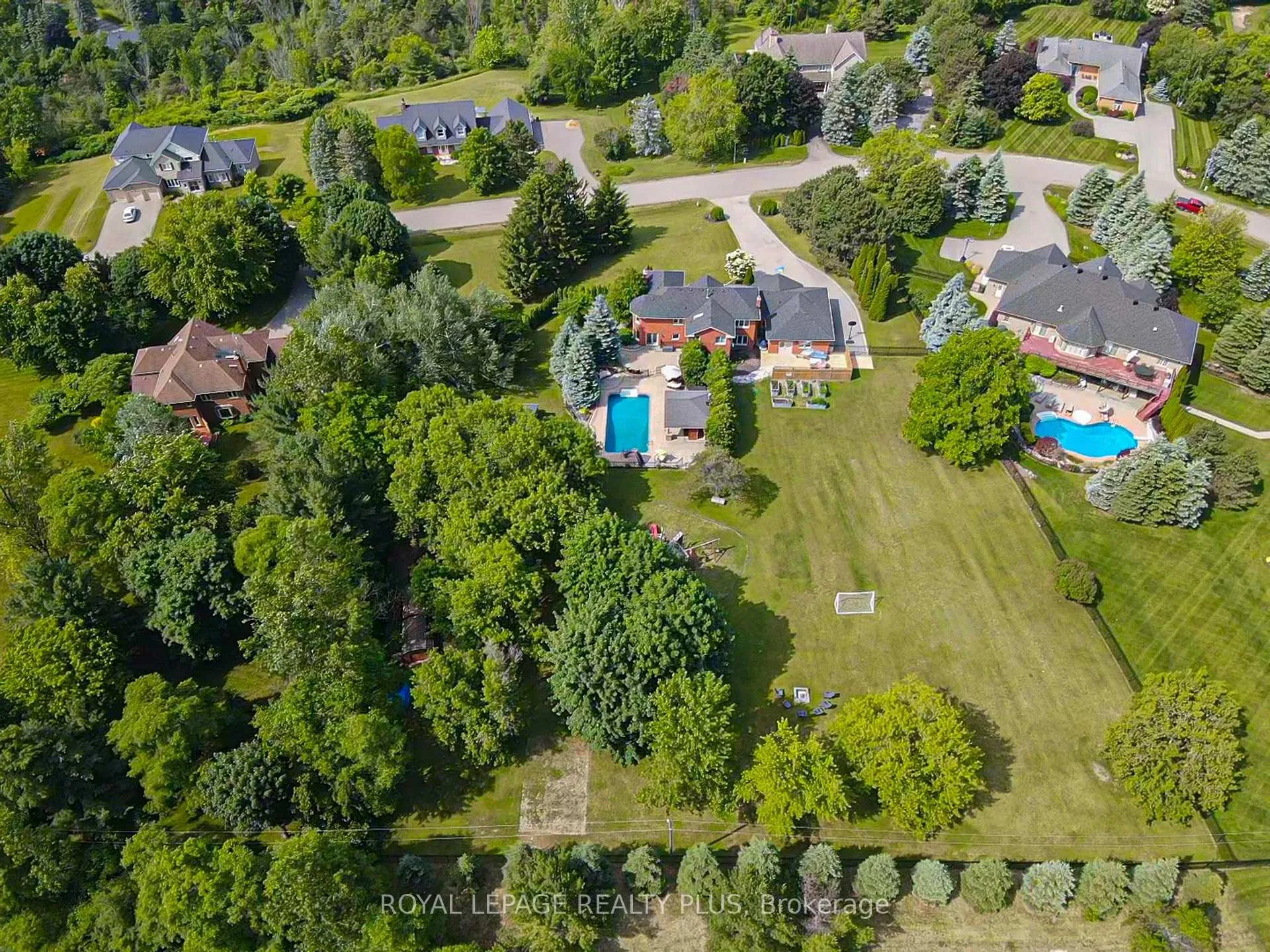 Photo 2 of 5 Coates Hill Court, Caledon, Palgrave — HOMEH