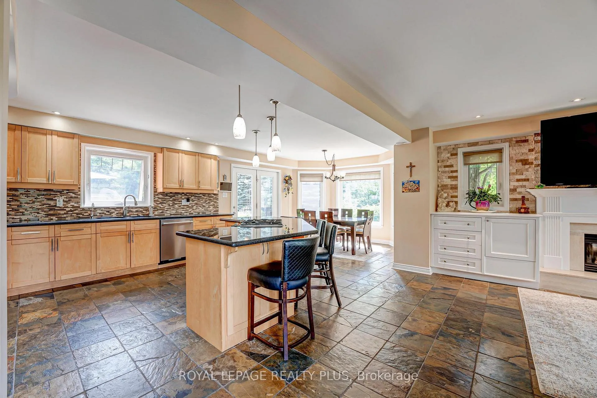 Photo 6 of 5 Coates Hill Court, Caledon, Palgrave — HOMEH