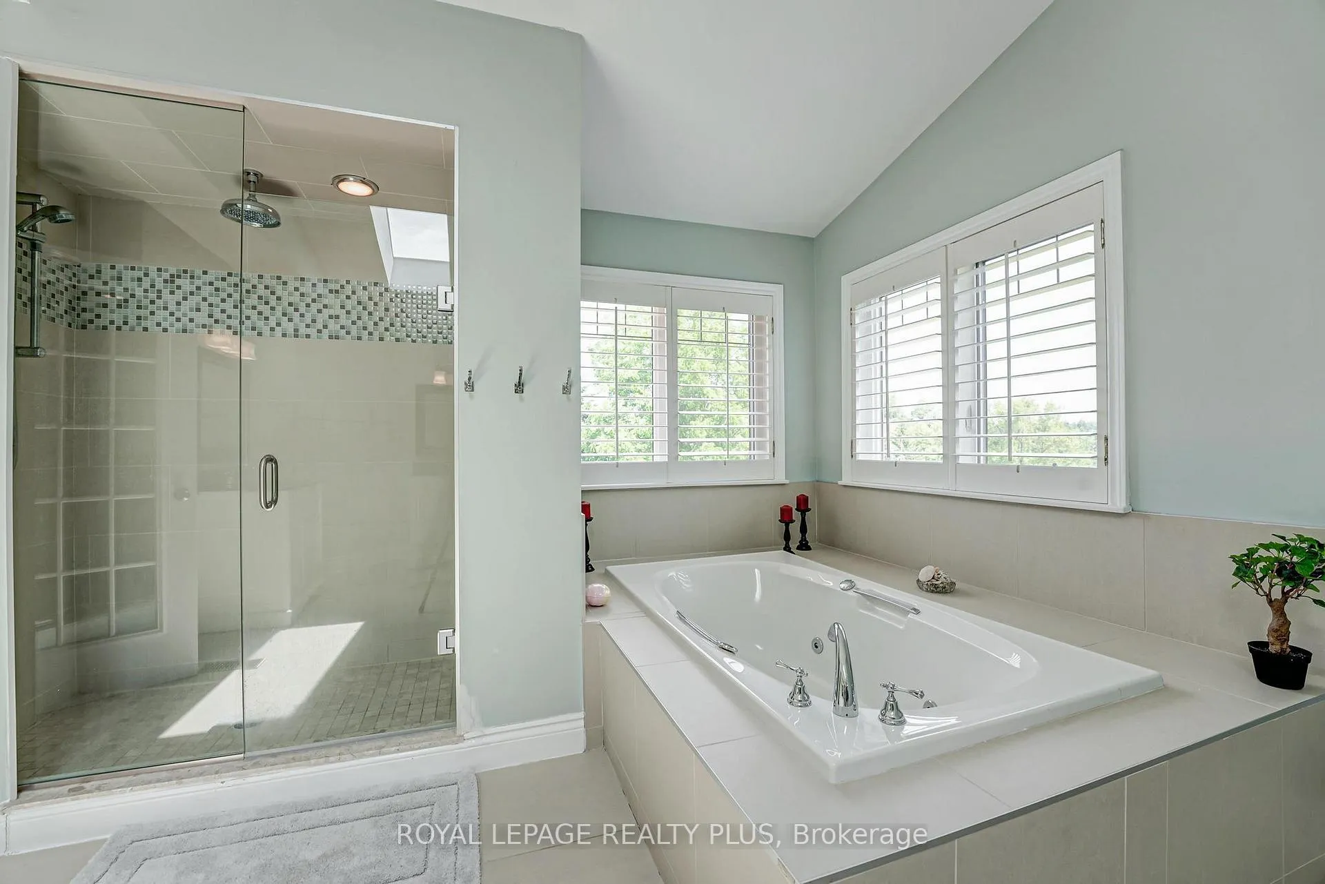 Photo 23 of 5 Coates Hill Court, Caledon, Palgrave — HOMEH