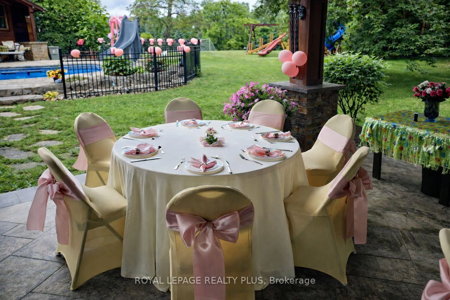Photo 43 of 5 Coates Hill Court, Caledon, Palgrave — HOMEH