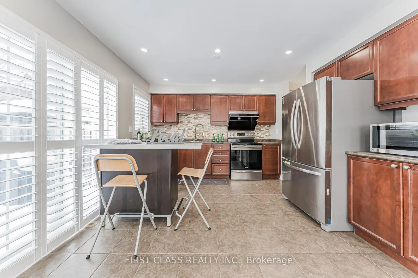 Photo 22 of 238 Whetham Heights, Milton, Harrison — HOMEH
