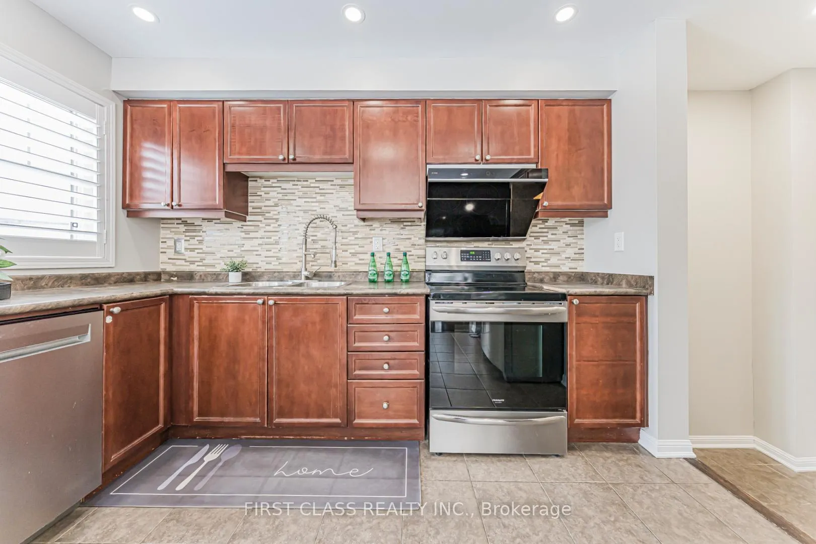 Photo 24 of 238 Whetham Heights, Milton, Harrison — HOMEH