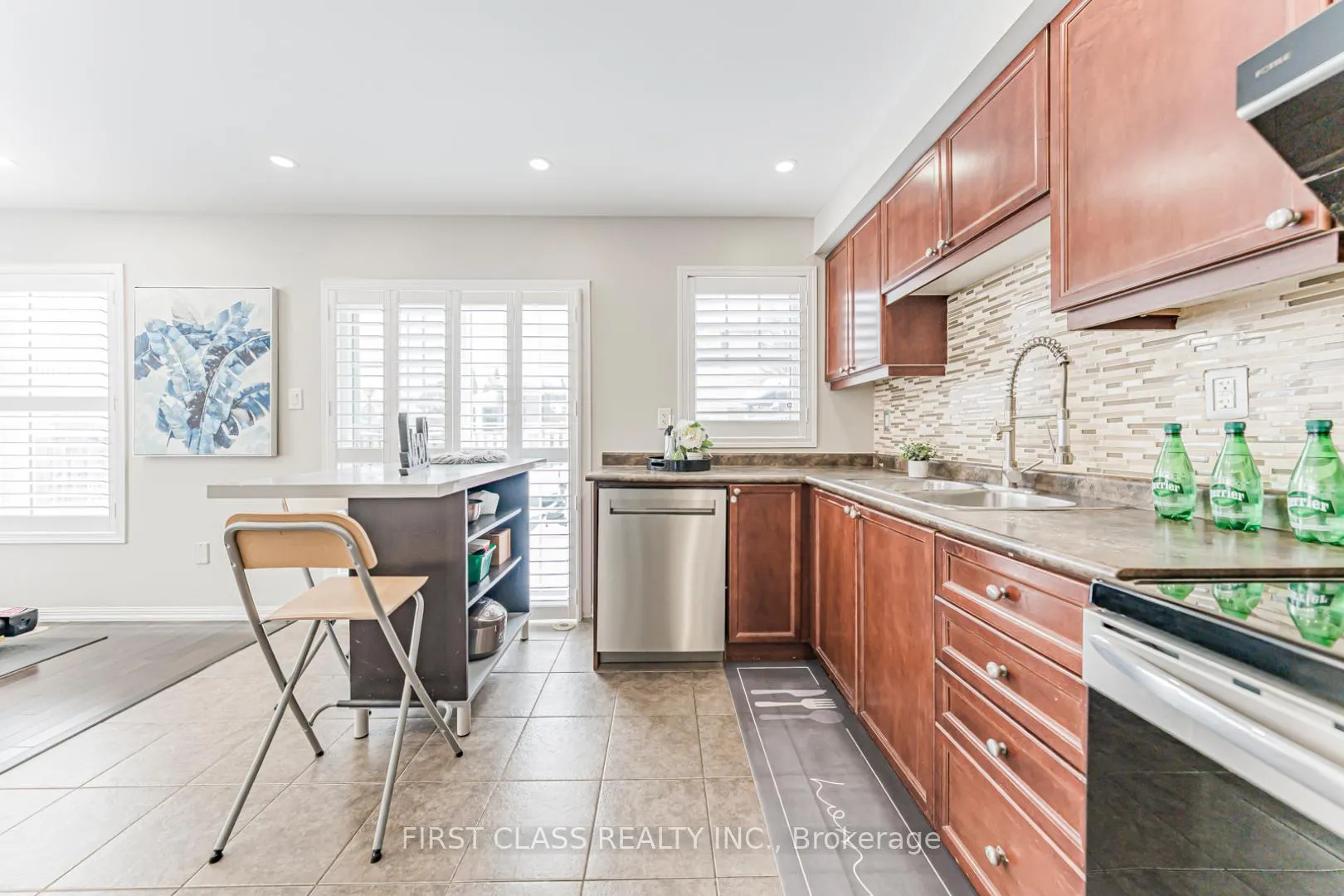 Photo 25 of 238 Whetham Heights, Milton, Harrison — HOMEH