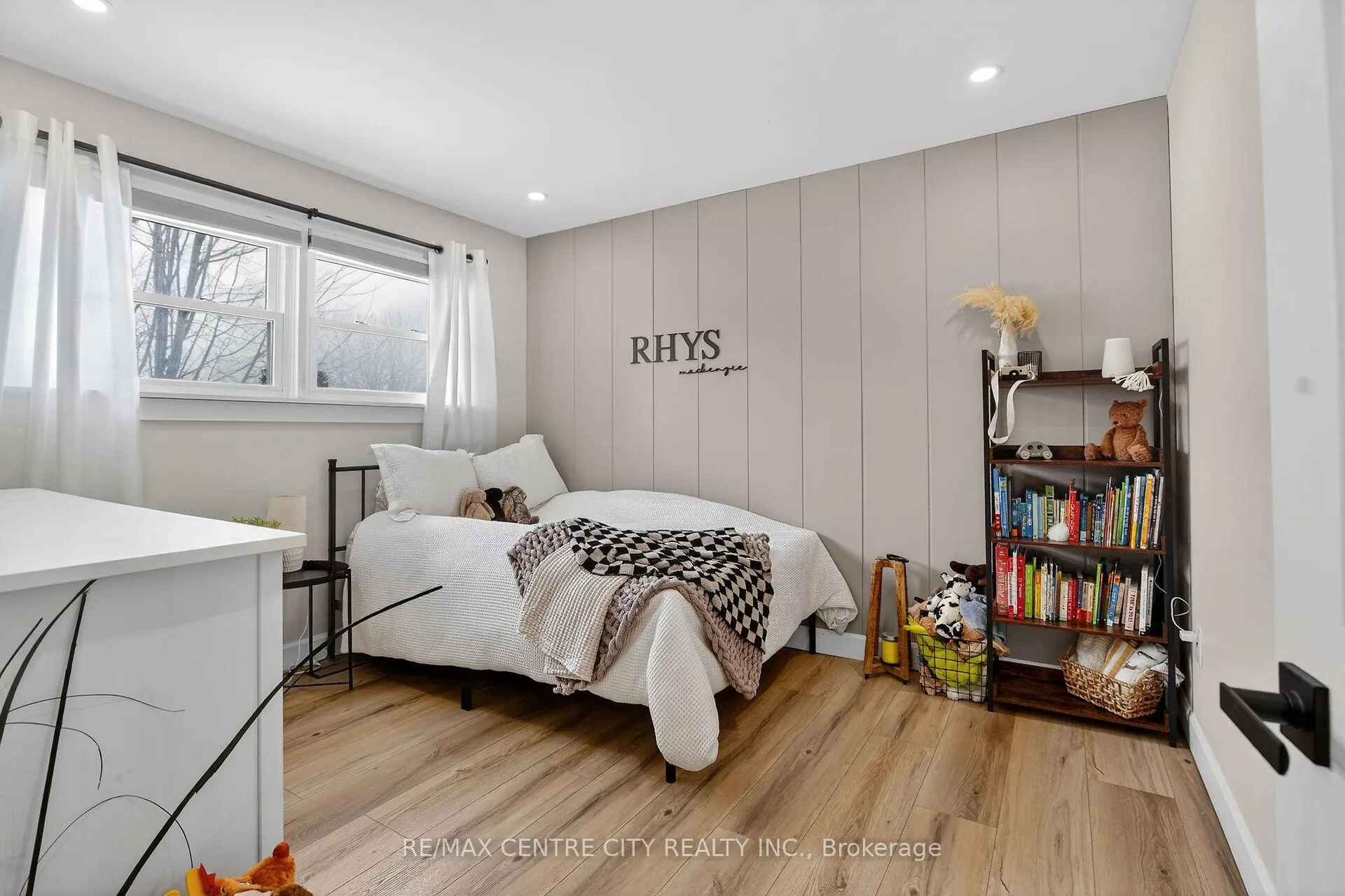 Photo 26 of 196 Byron Street, Zorra, Thamesford — HOMEH