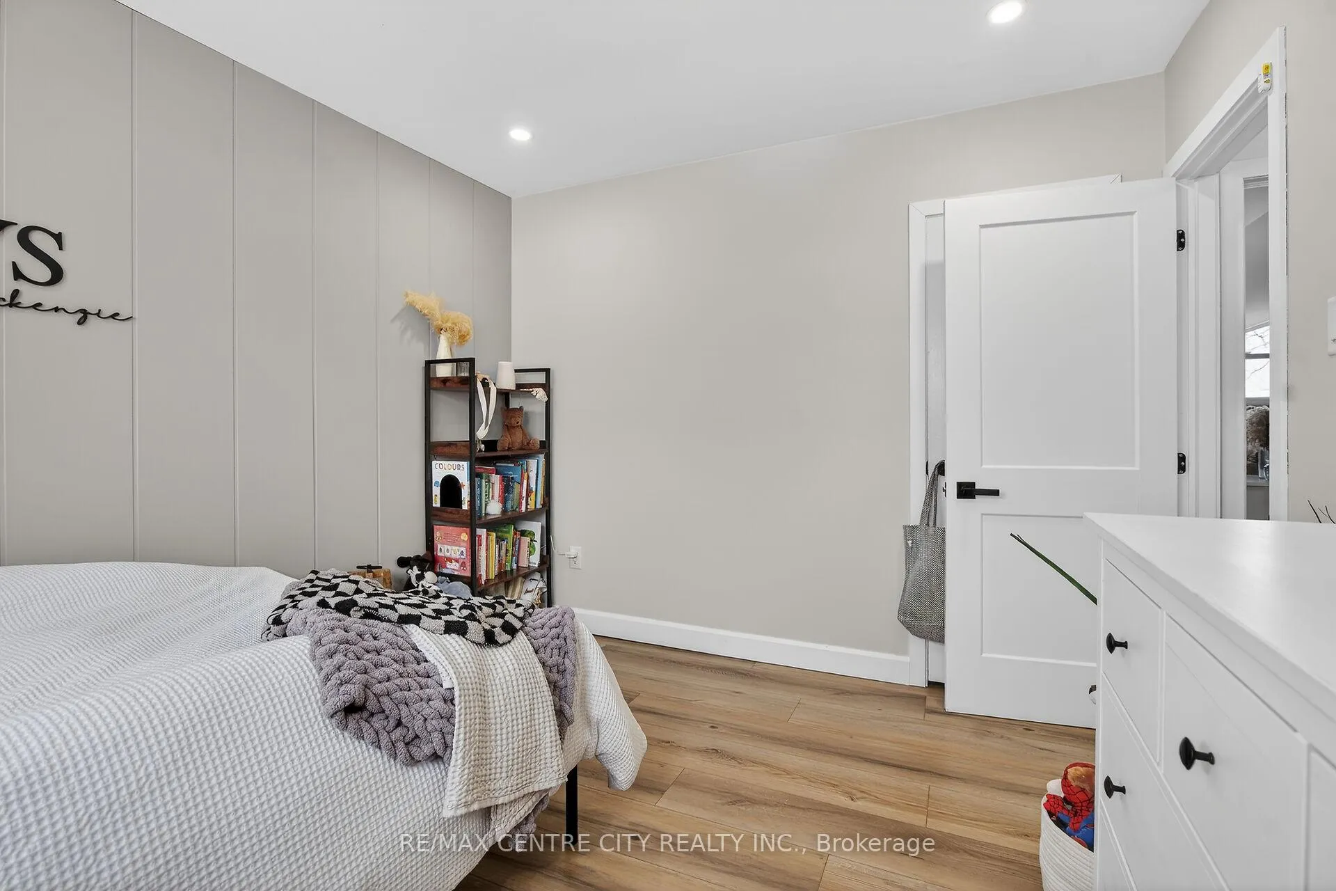 Photo 27 of 196 Byron Street, Zorra, Thamesford — HOMEH