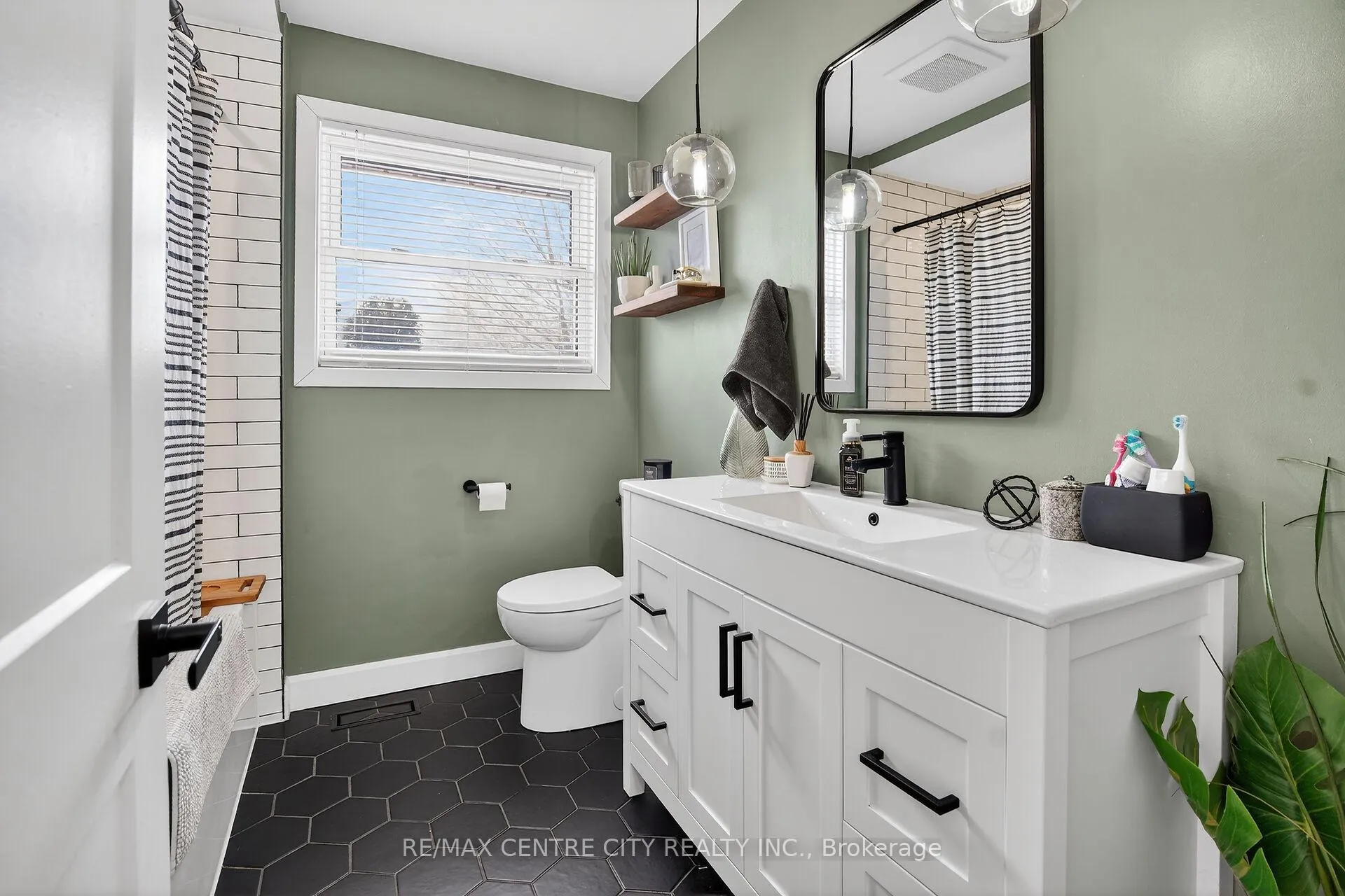 Photo 28 of 196 Byron Street, Zorra, Thamesford — HOMEH