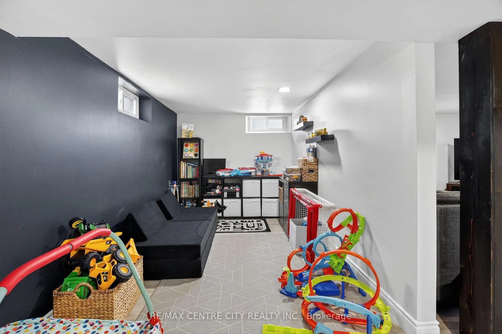 Photo 32 of 196 Byron Street, Zorra, Thamesford — HOMEH