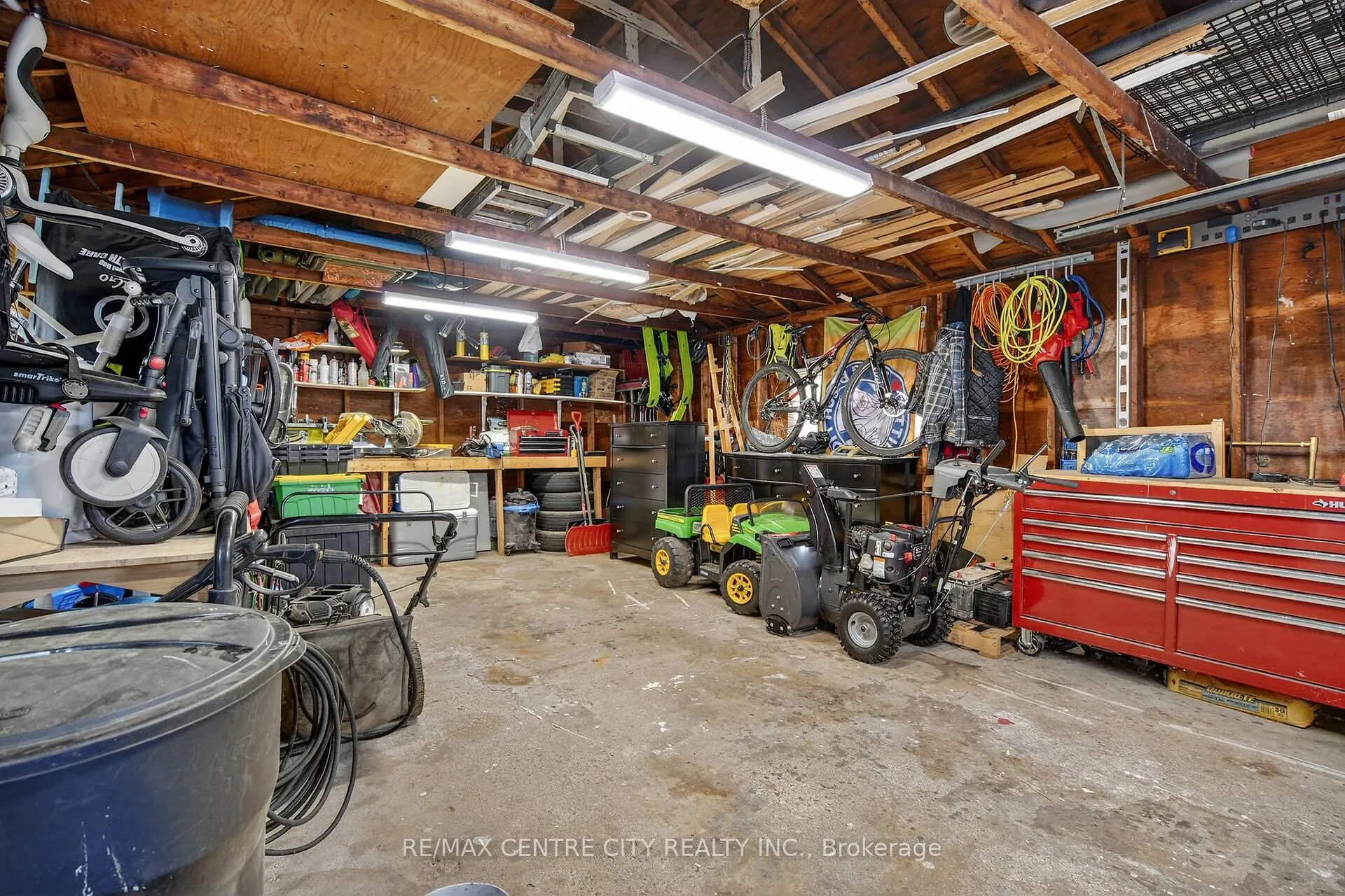 Photo 34 of 196 Byron Street, Zorra, Thamesford — HOMEH