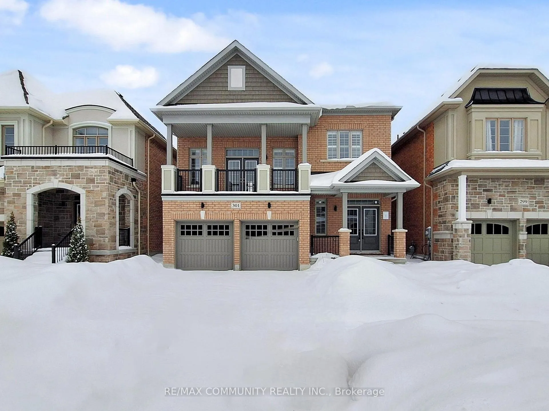 Photo 2 of 301 Danny Wheeler Boulevard, Georgina, Keswick North — HOMEH