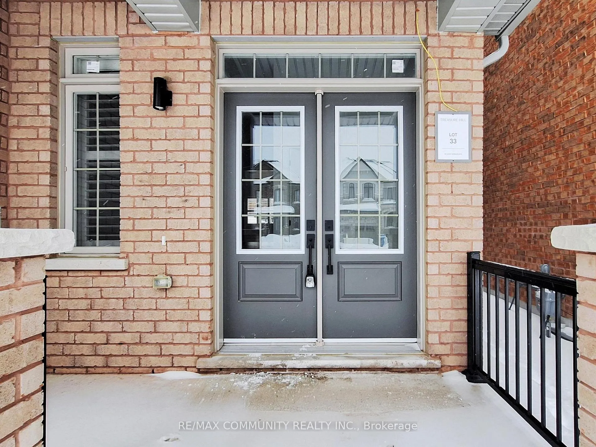 Photo 5 of 301 Danny Wheeler Boulevard, Georgina, Keswick North — HOMEH