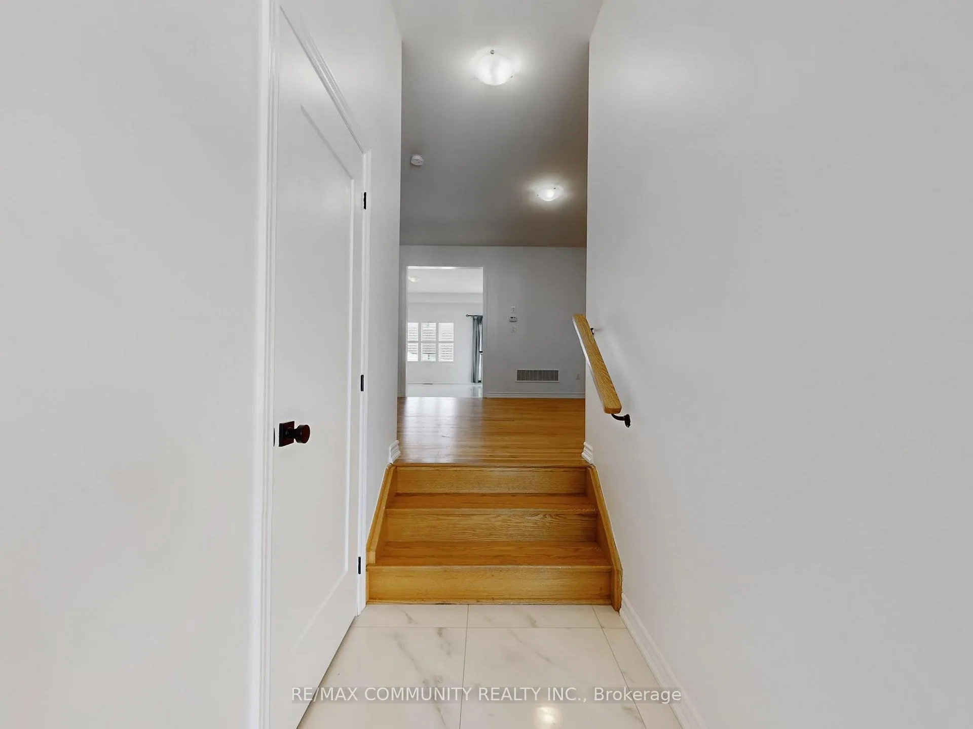 Photo 7 of 301 Danny Wheeler Boulevard, Georgina, Keswick North — HOMEH