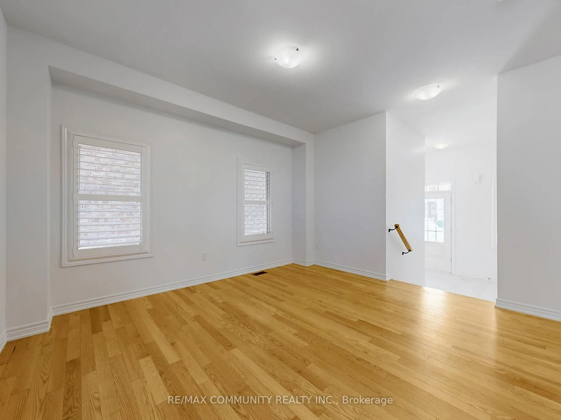 Photo 9 of 301 Danny Wheeler Boulevard, Georgina, Keswick North — HOMEH