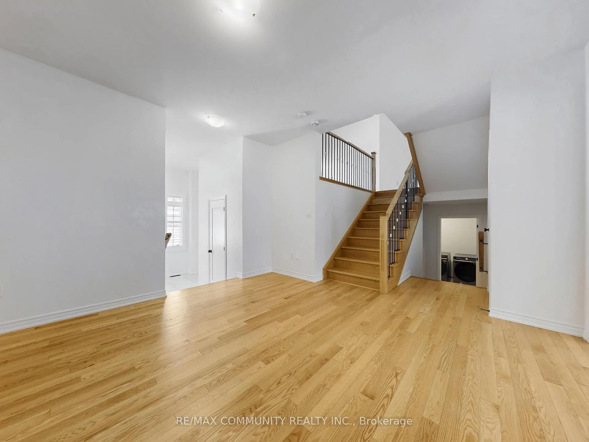 Photo 10 of 301 Danny Wheeler Boulevard, Georgina, Keswick North — HOMEH