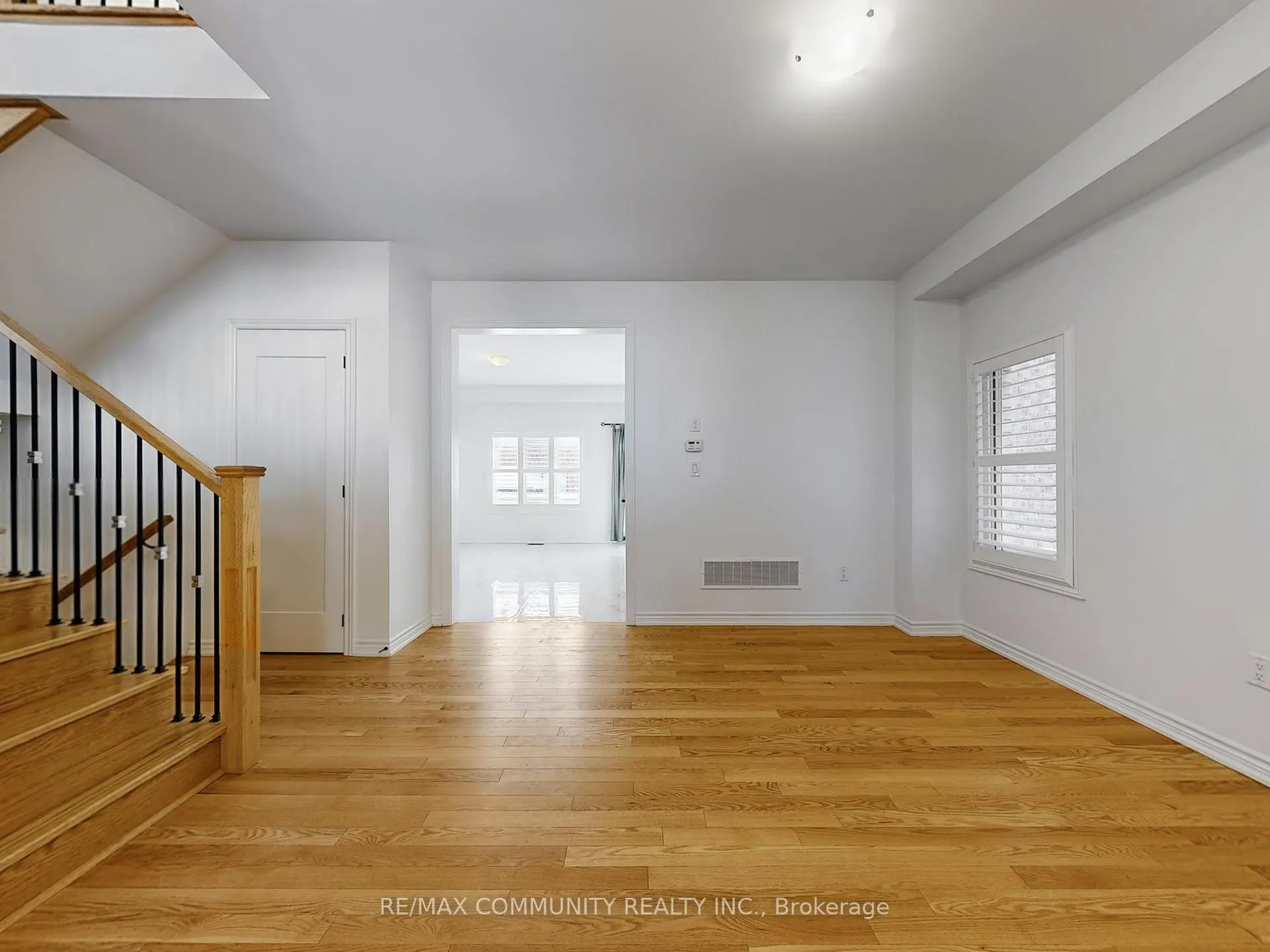 Photo 11 of 301 Danny Wheeler Boulevard, Georgina, Keswick North — HOMEH