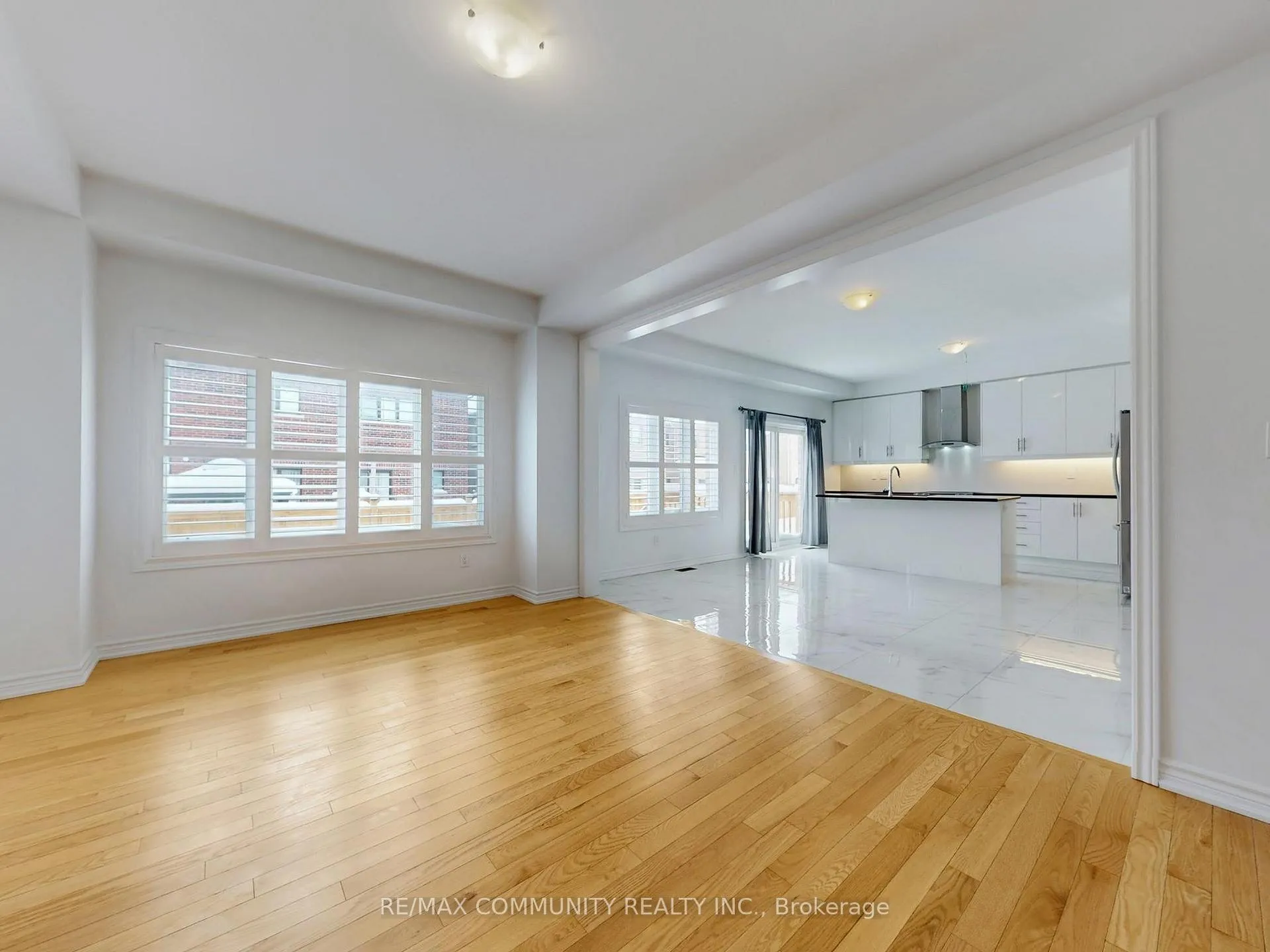 Photo 14 of 301 Danny Wheeler Boulevard, Georgina, Keswick North — HOMEH