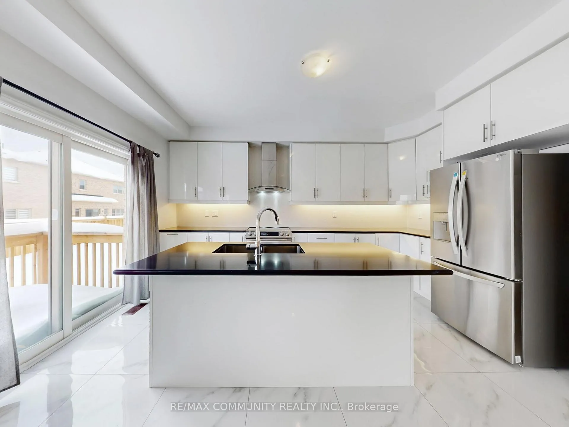 Photo 15 of 301 Danny Wheeler Boulevard, Georgina, Keswick North — HOMEH