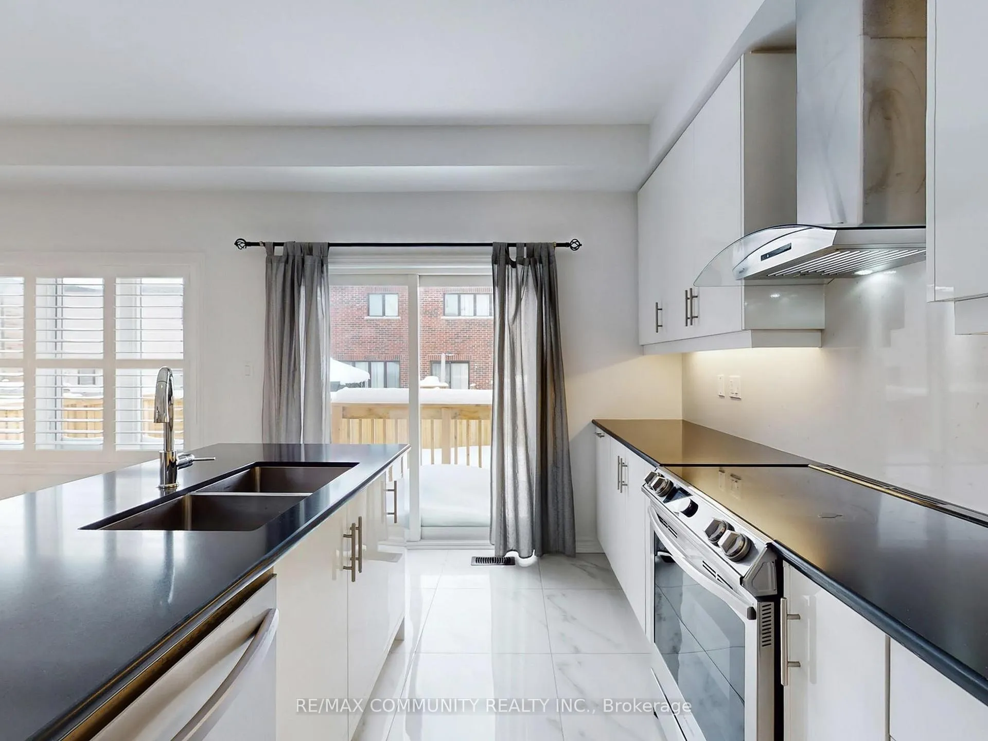 Photo 17 of 301 Danny Wheeler Boulevard, Georgina, Keswick North — HOMEH
