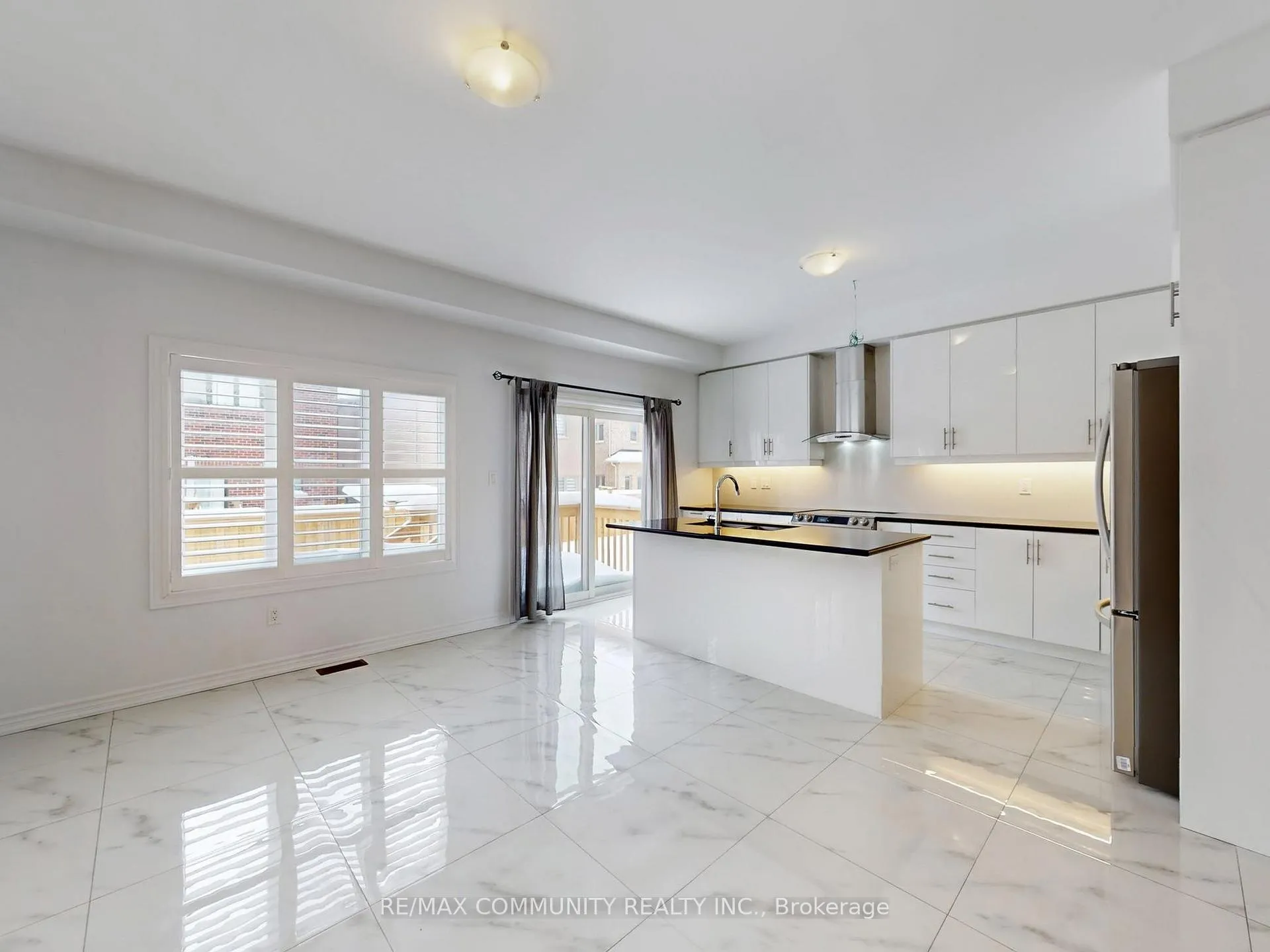 Photo 18 of 301 Danny Wheeler Boulevard, Georgina, Keswick North — HOMEH