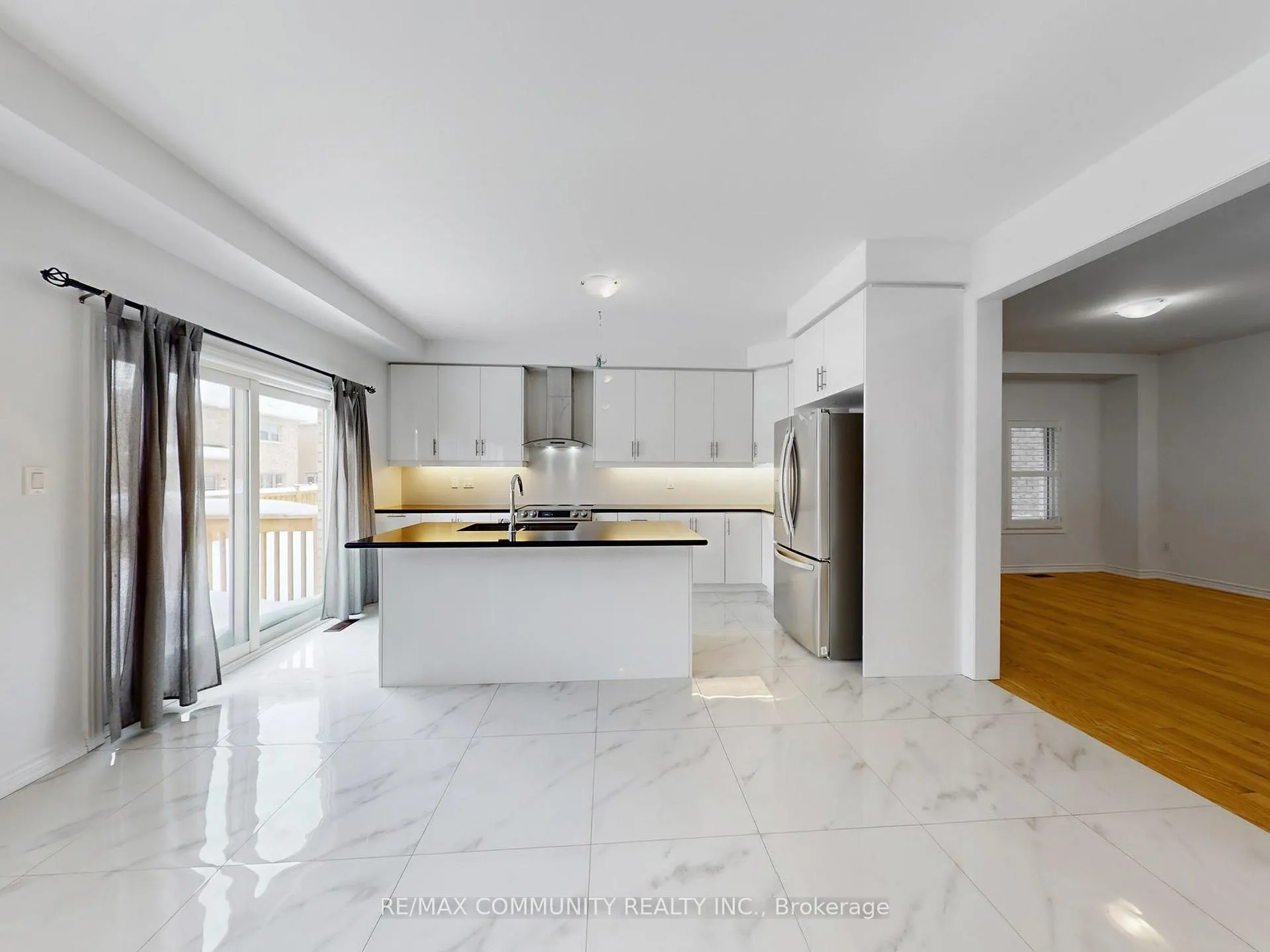 Photo 19 of 301 Danny Wheeler Boulevard, Georgina, Keswick North — HOMEH