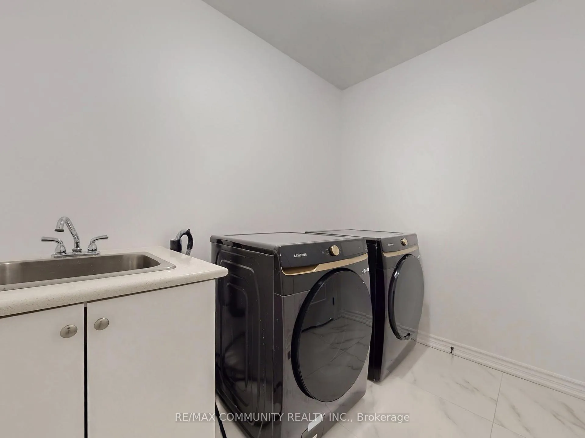 Photo 20 of 301 Danny Wheeler Boulevard, Georgina, Keswick North — HOMEH