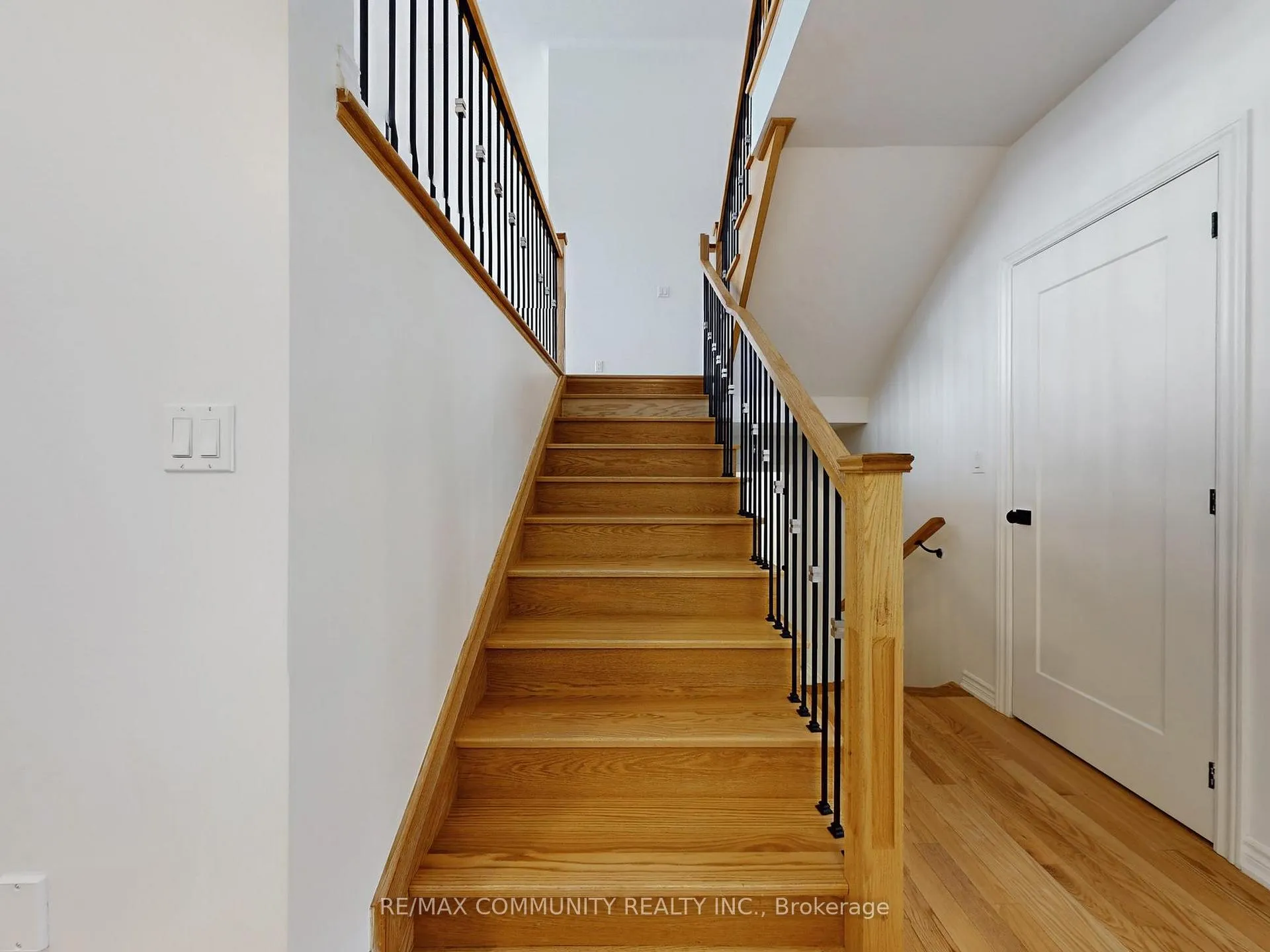 Photo 21 of 301 Danny Wheeler Boulevard, Georgina, Keswick North — HOMEH