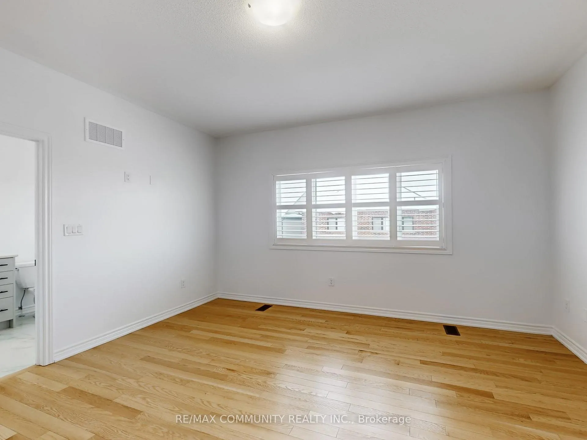 Photo 28 of 301 Danny Wheeler Boulevard, Georgina, Keswick North — HOMEH