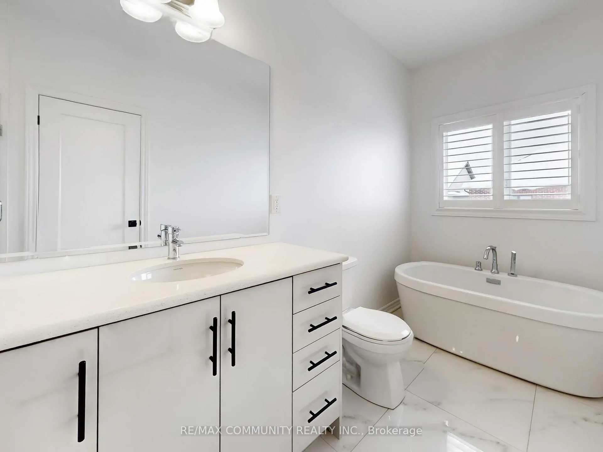 Photo 31 of 301 Danny Wheeler Boulevard, Georgina, Keswick North — HOMEH