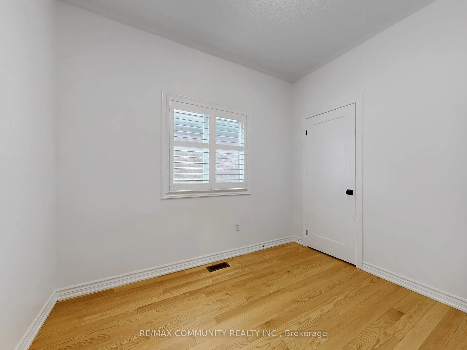 Photo 32 of 301 Danny Wheeler Boulevard, Georgina, Keswick North — HOMEH