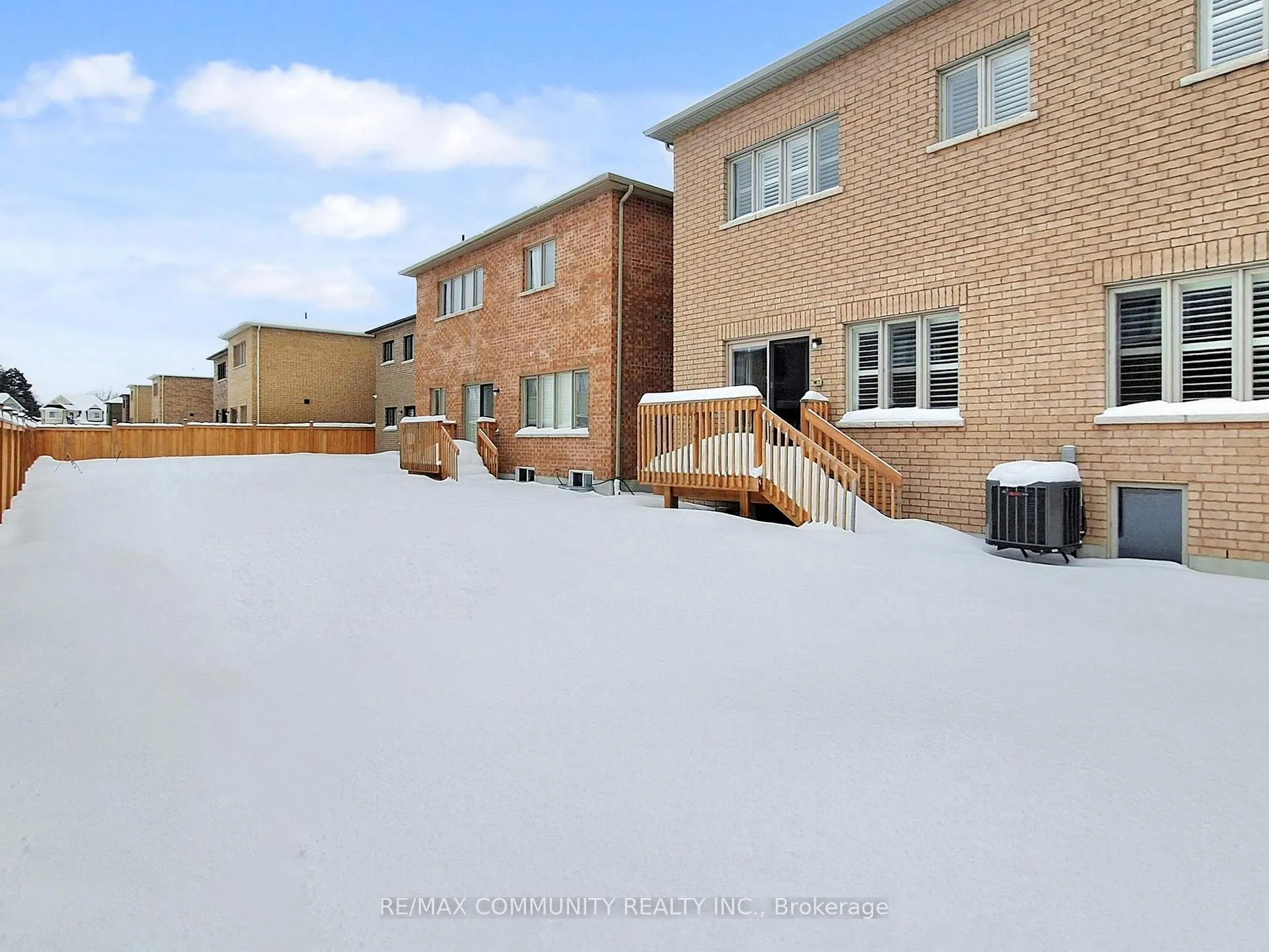 Photo 45 of 301 Danny Wheeler Boulevard, Georgina, Keswick North — HOMEH