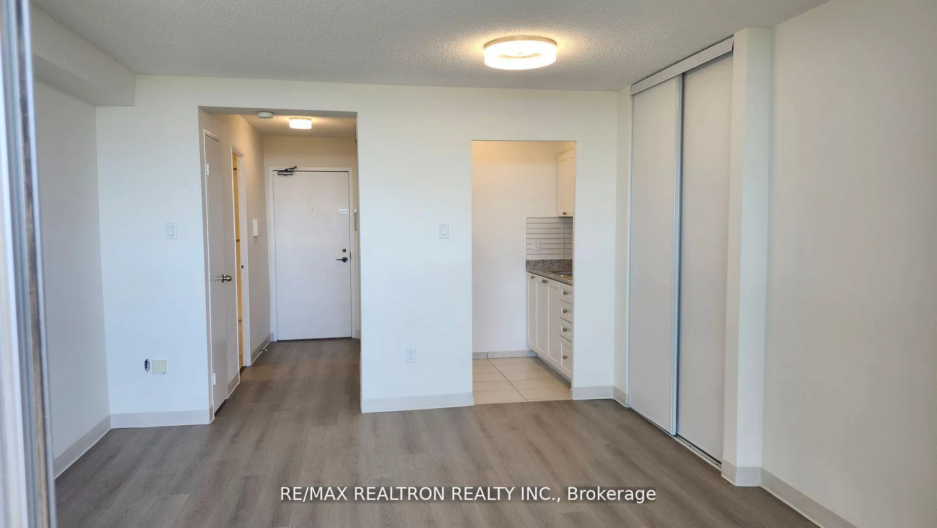 Front of Unit 904, 21 Vaughan Road