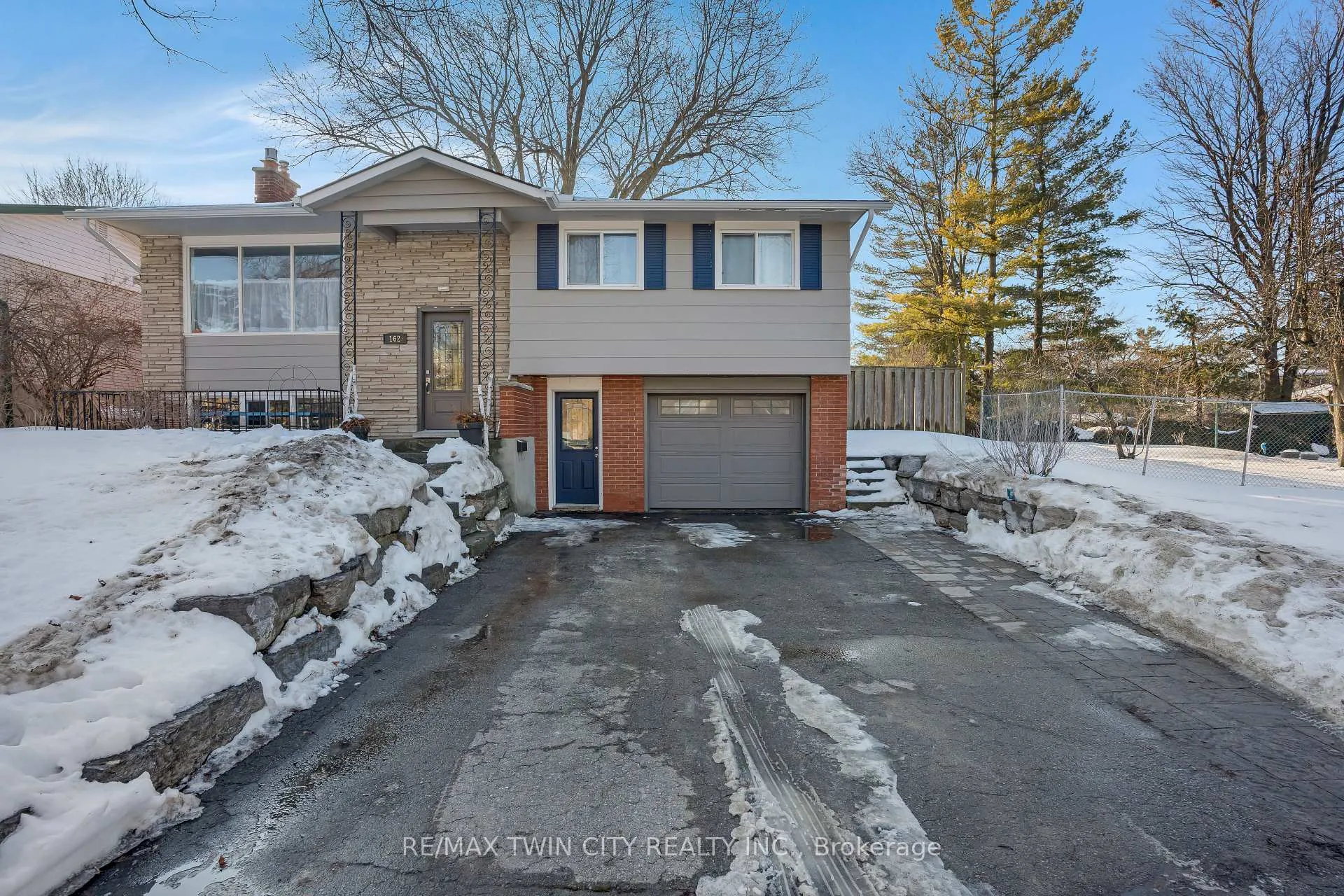 Photo 2 of 162 Indian Road, Kitchener — HOMEH