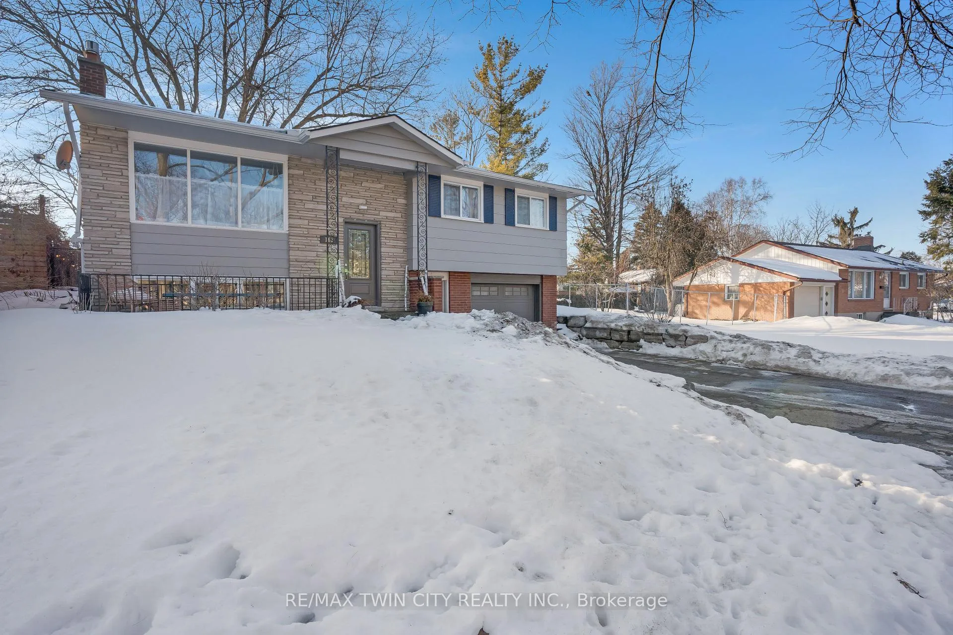 Photo 3 of 162 Indian Road, Kitchener — HOMEH