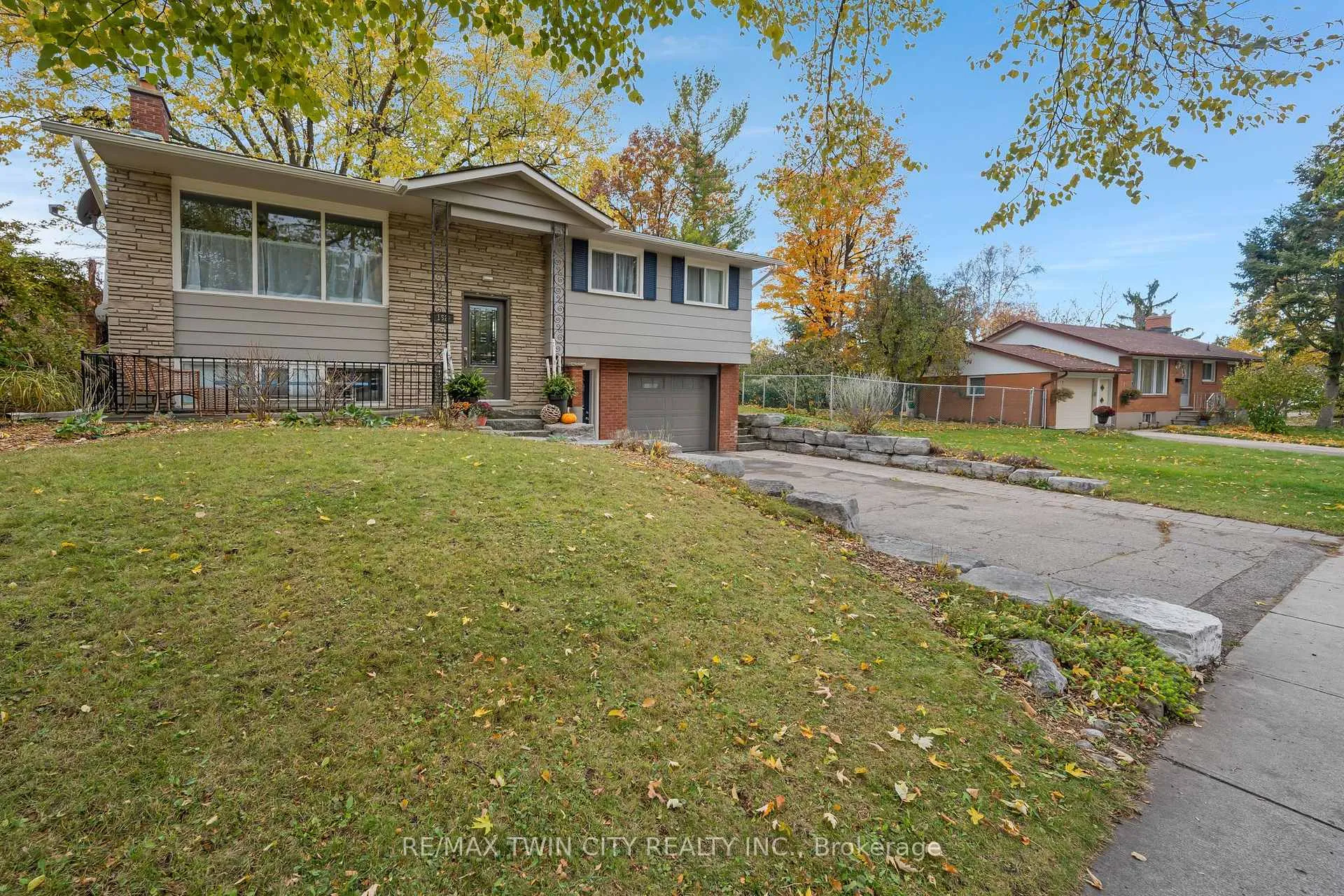 Photo 4 of 162 Indian Road, Kitchener — HOMEH
