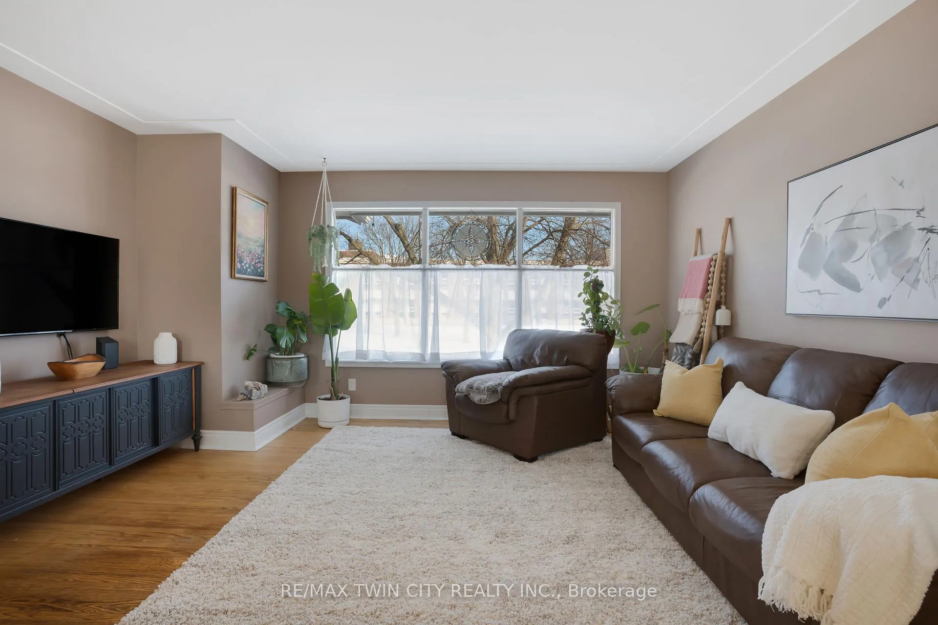 Photo 8 of 162 Indian Road, Kitchener — HOMEH