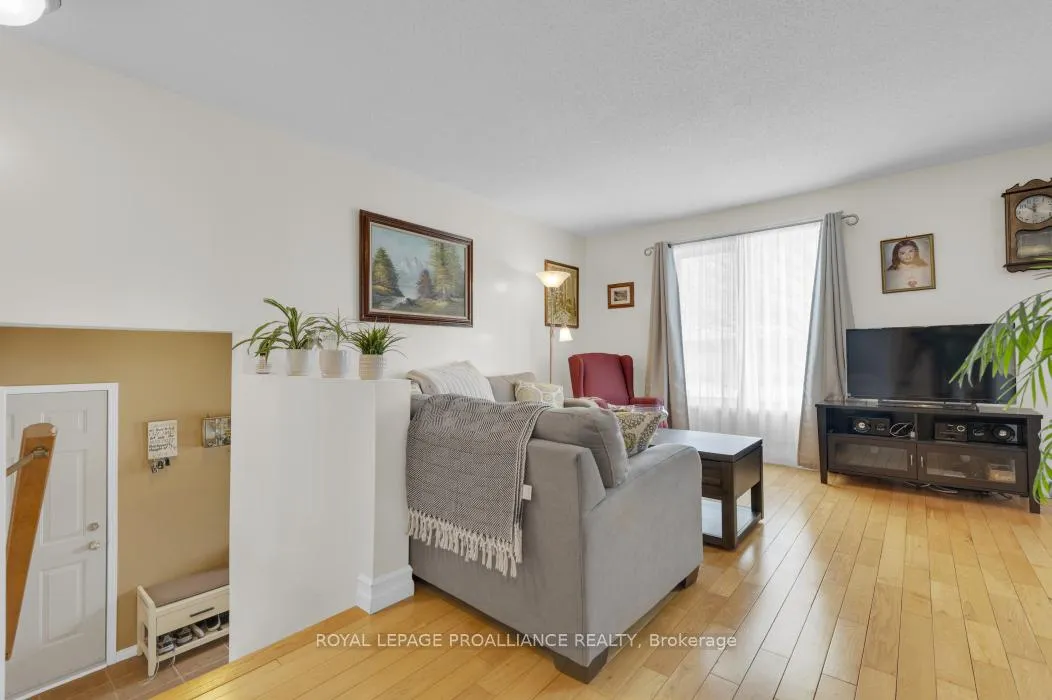 Photo 9 of 21 Robert Drive, Quinte West, Trenton Ward — HOMEH