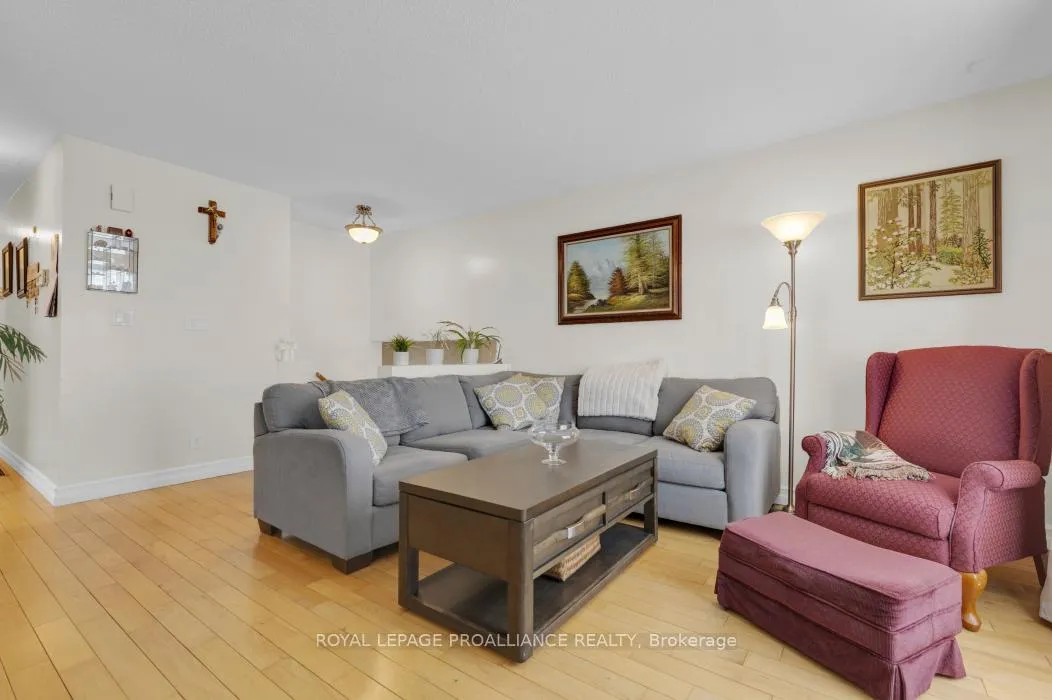 Photo 10 of 21 Robert Drive, Quinte West, Trenton Ward — HOMEH