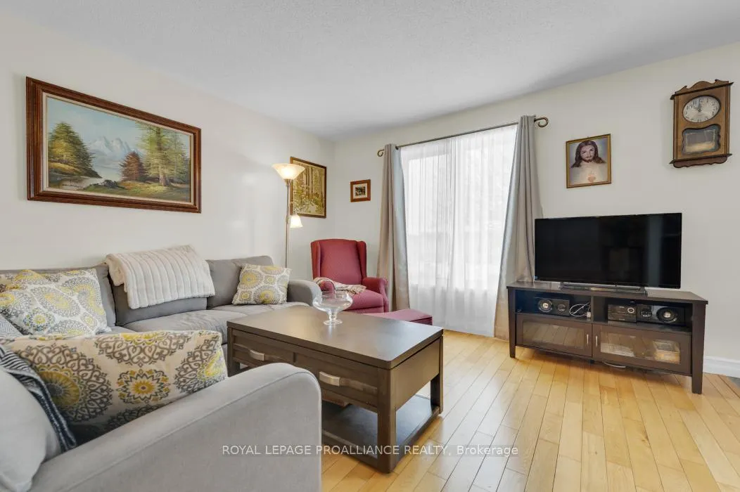 Photo 11 of 21 Robert Drive, Quinte West, Trenton Ward — HOMEH