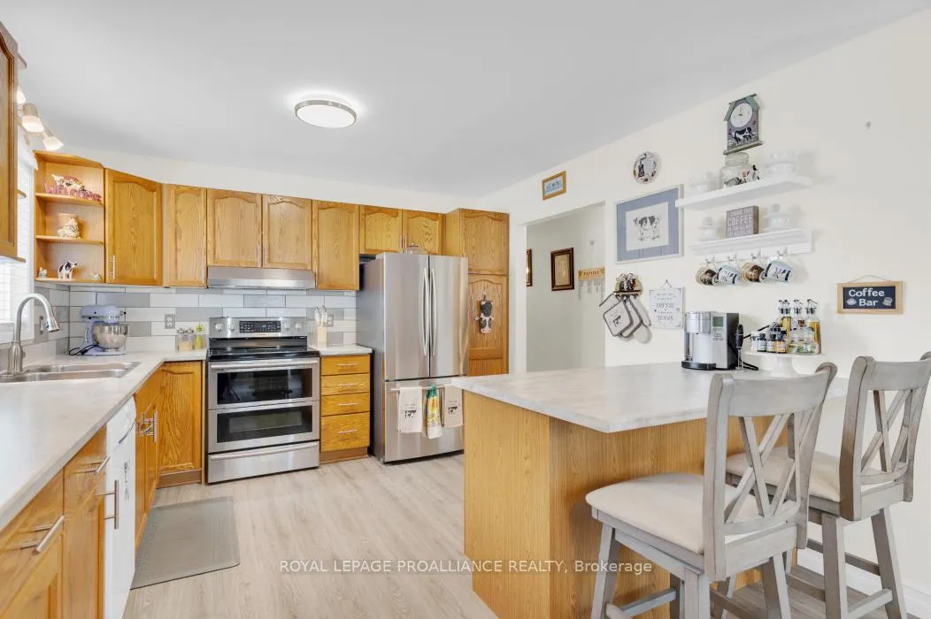 Photo 13 of 21 Robert Drive, Quinte West, Trenton Ward — HOMEH
