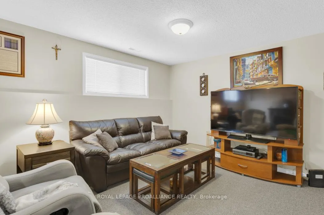 Photo 23 of 21 Robert Drive, Quinte West, Trenton Ward — HOMEH