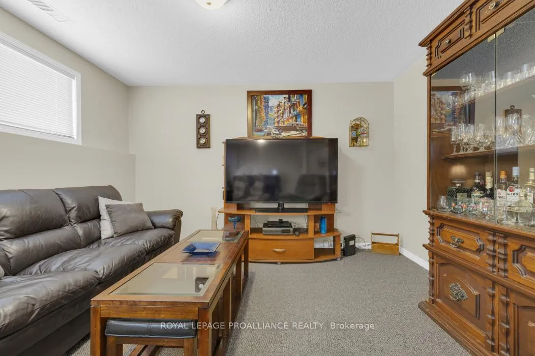 Photo 25 of 21 Robert Drive, Quinte West, Trenton Ward — HOMEH