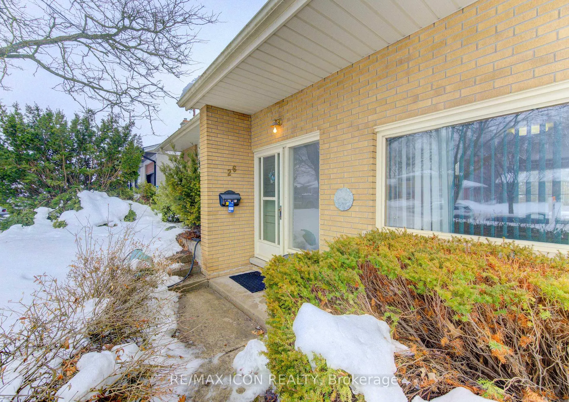 Photo 5 of 26 Deerpark Crescent, Kitchener — HOMEH
