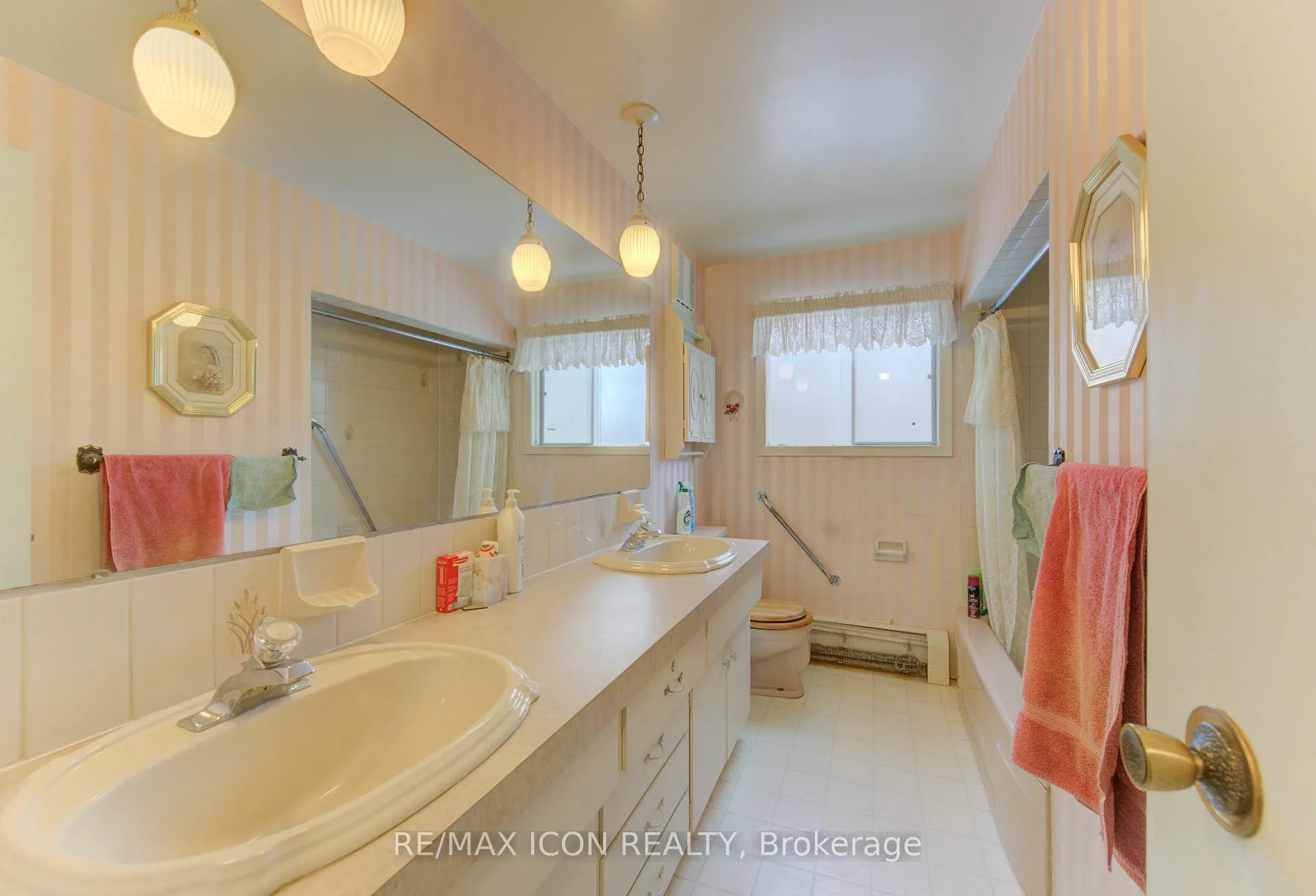 Photo 33 of 26 Deerpark Crescent, Kitchener — HOMEH