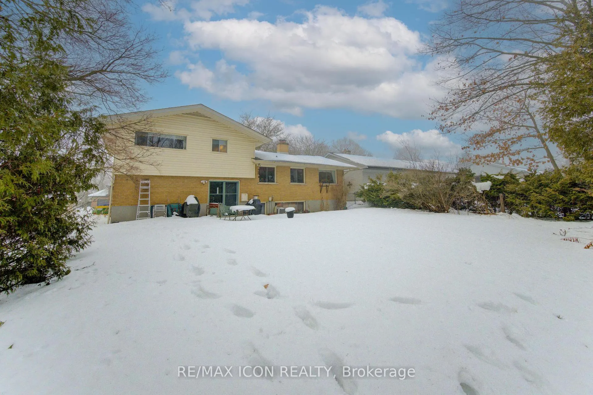 Photo 38 of 26 Deerpark Crescent, Kitchener — HOMEH