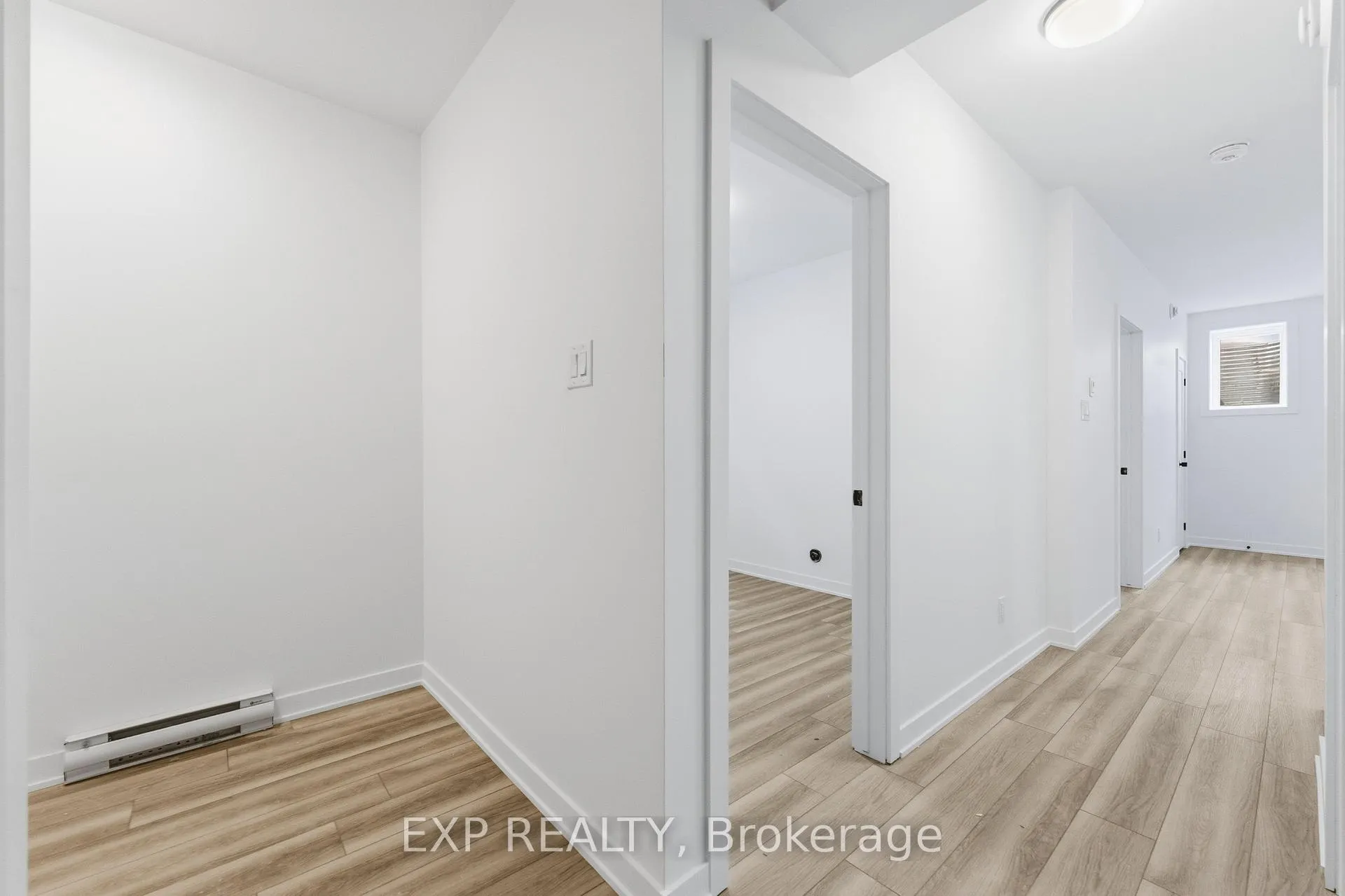 Photo 8 of Unit Unit C, 1375 Louis Lane, Ottawa, Cyrville Rd./Industrial Park — HOMEH