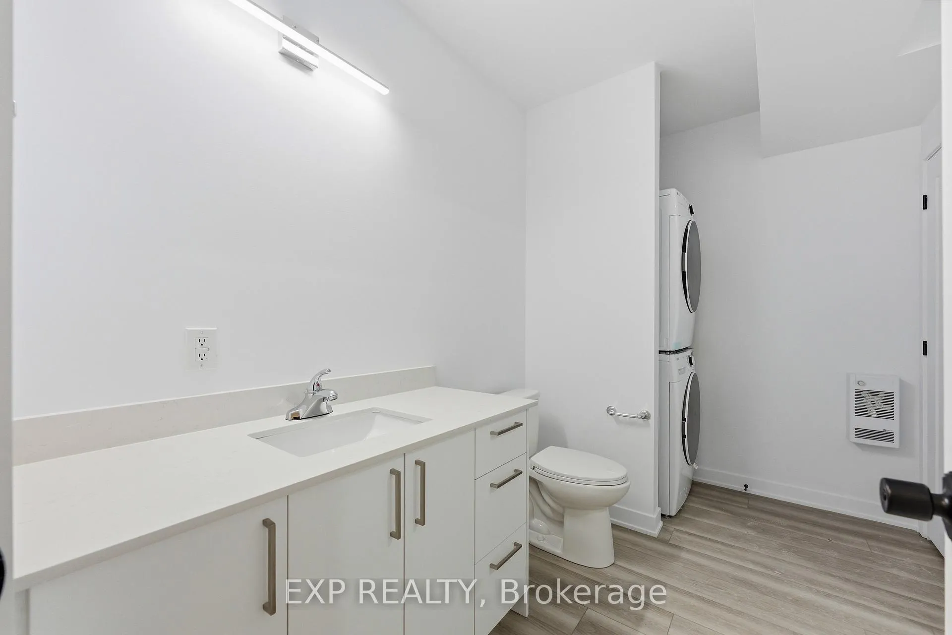 Photo 11 of Unit Unit C, 1375 Louis Lane, Ottawa, Cyrville Rd./Industrial Park — HOMEH
