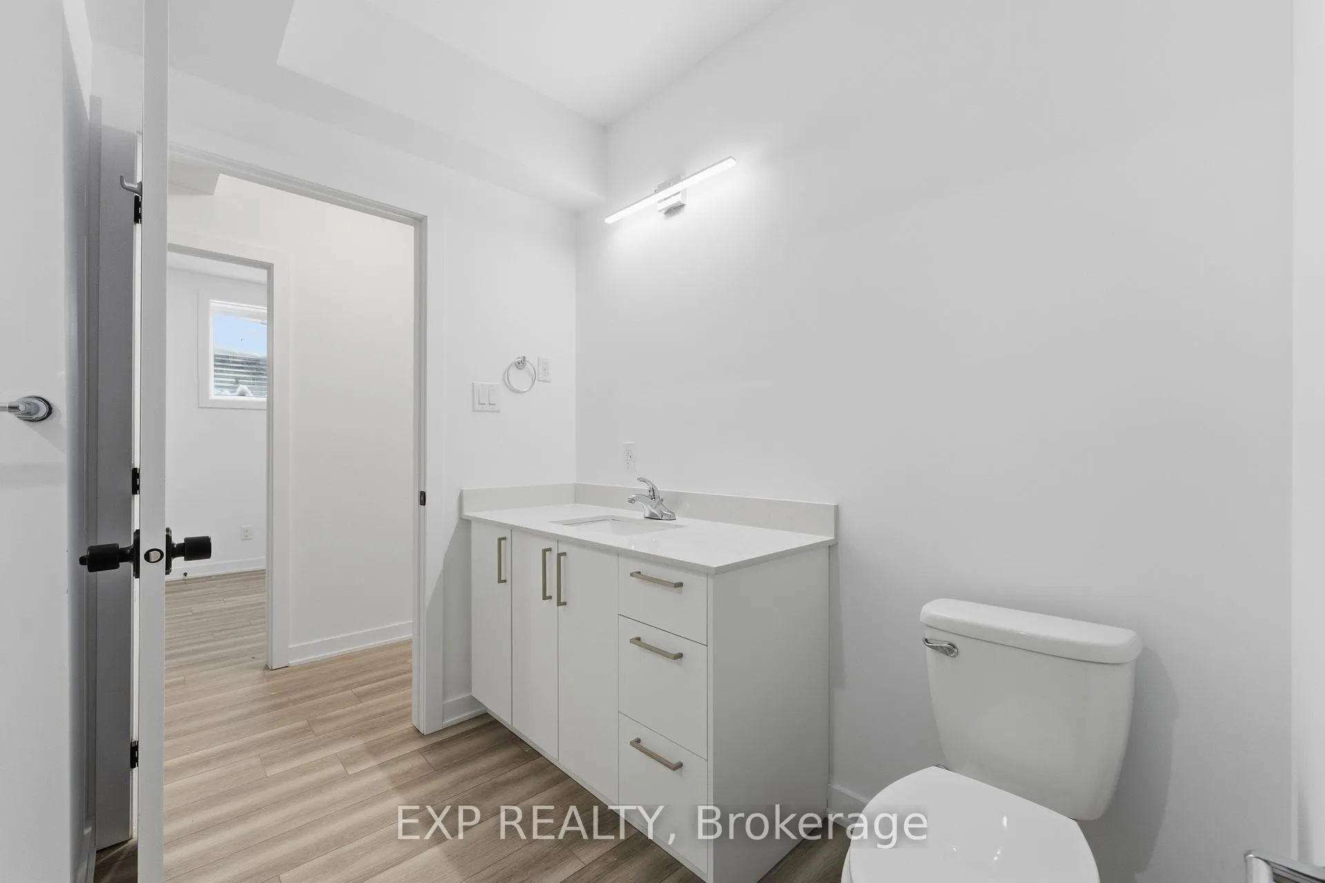 Photo 13 of Unit Unit C, 1375 Louis Lane, Ottawa, Cyrville Rd./Industrial Park — HOMEH